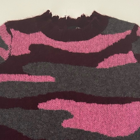 Aqua Cashmere distressed long sleeve camo print gray pink wine color size xsmall - Picture 3 of 8